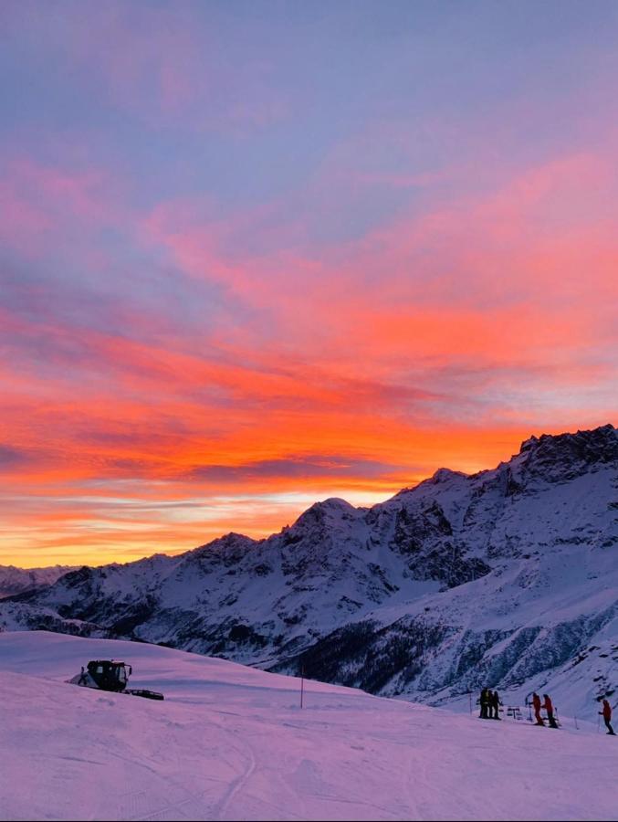 Giomein Sporting RED HOUSE Breuil-Cervinia Exterior foto